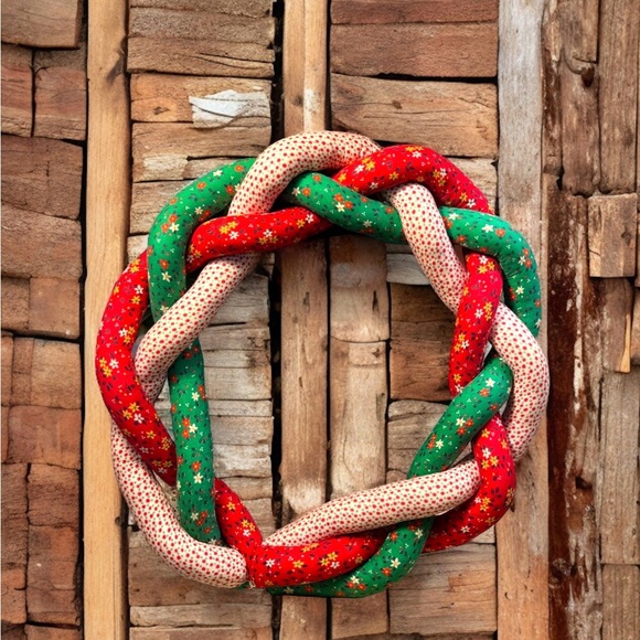 Vtg 15” Christmas Wreath Braided Fabric Plush Hanging Holiday Decoration Rustic - Picture 1 of 5
